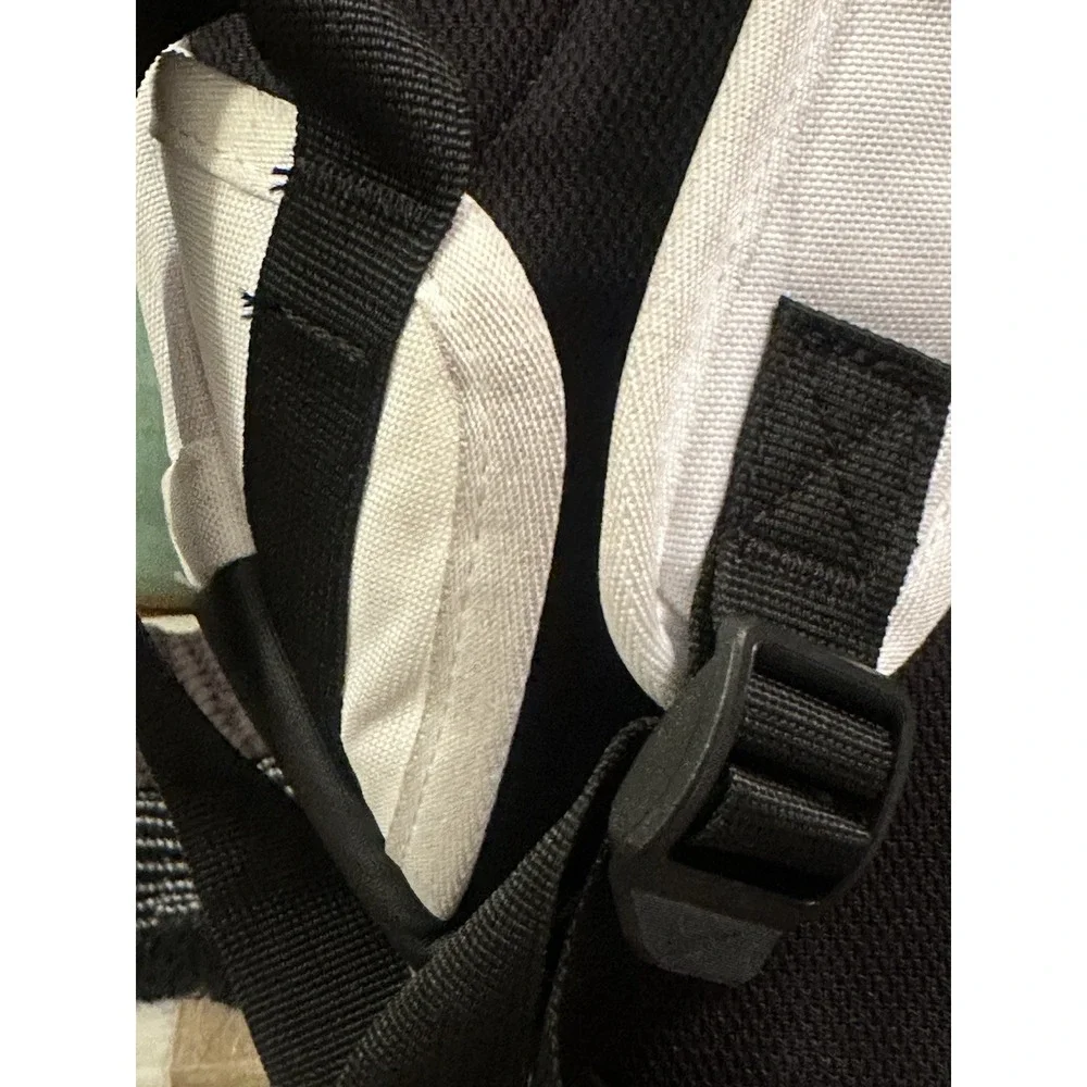 Nike Elite 32L Large Backpack White/Black Zip Padded Adjustable 4-Pocket